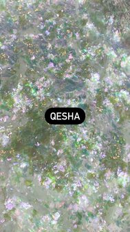 Qesha - Opal Flakes by Rediershof